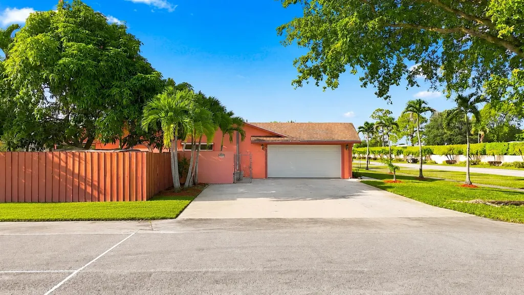 3768 Pinehurst Drive Lake Worth FL 33467