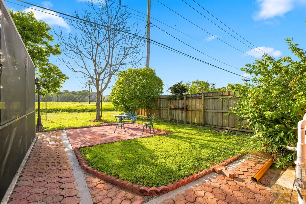 3768 Pinehurst Drive Lake Worth FL 33467