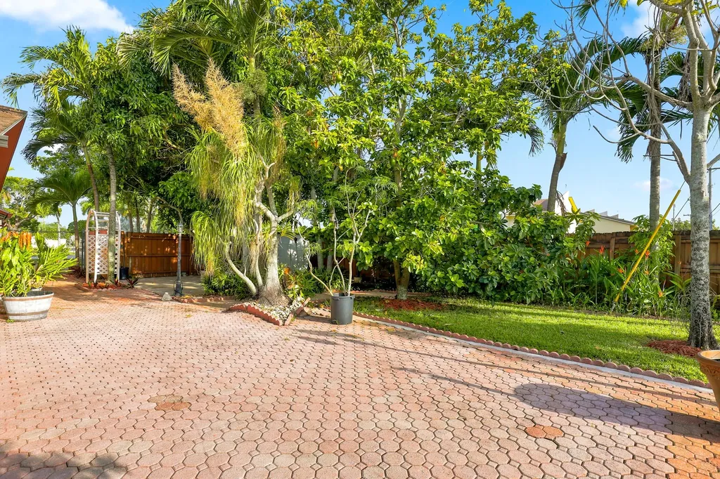 3768 Pinehurst Drive Lake Worth FL 33467