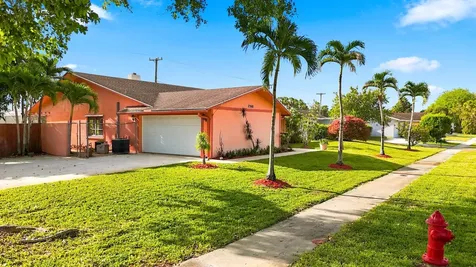 3768 Pinehurst Drive Lake Worth FL 33467
