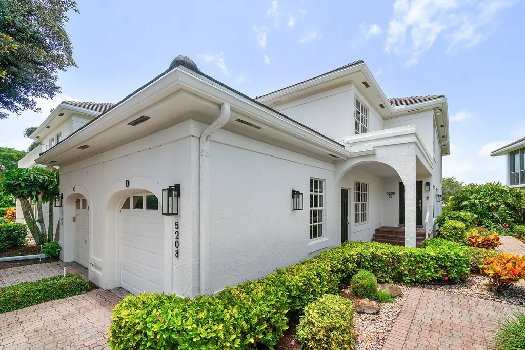 5208 Lake Catalina Drive N Boca Raton FL 33496