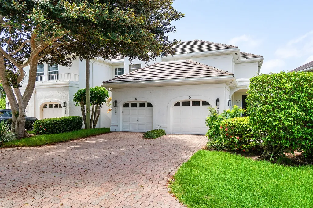 5208 Lake Catalina Drive N Boca Raton FL 33496