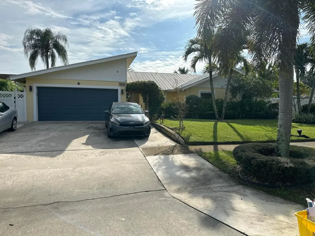 5010 Woodstone Circle N Lake Worth FL 33463