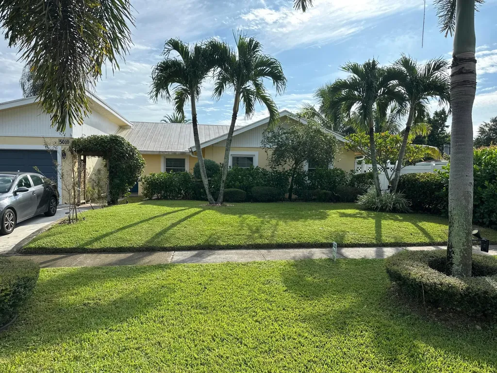 5010 Woodstone Circle N Lake Worth FL 33463