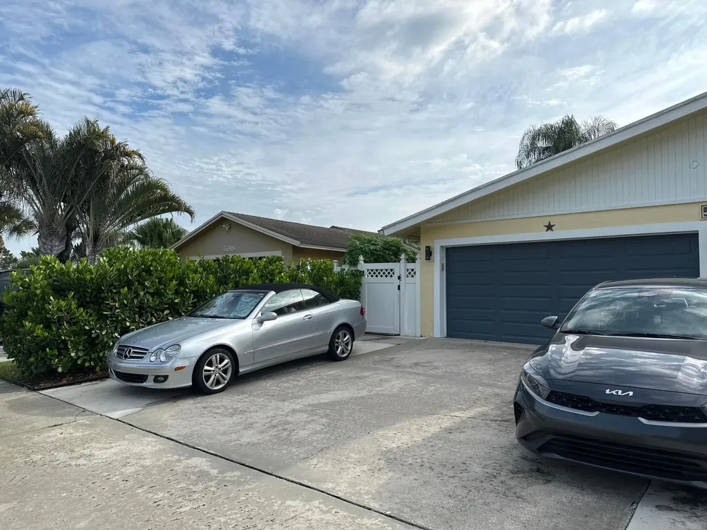 5010 Woodstone Circle N Lake Worth FL 33463