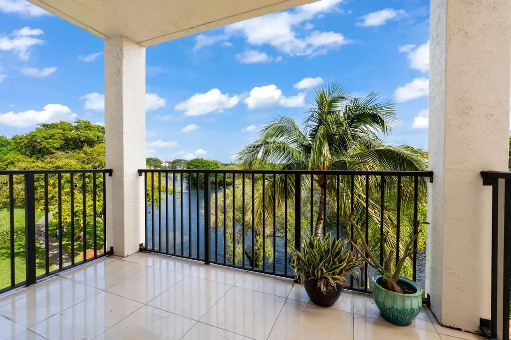 2105 Lavers Circle Delray Beach FL 33444