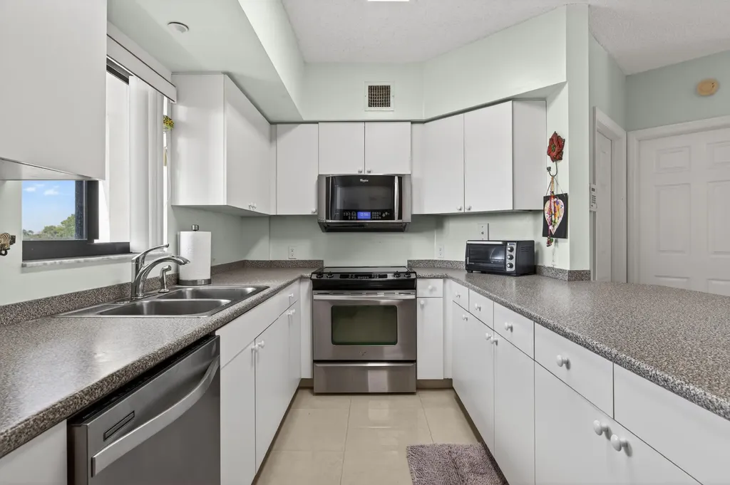 2105 Lavers Circle Delray Beach FL 33444