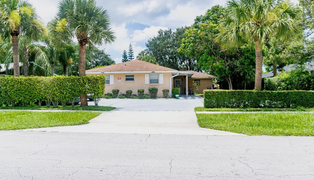 1230 Block Island Wellington FL 33414
