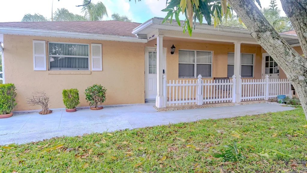 1230 Block Island Wellington FL 33414