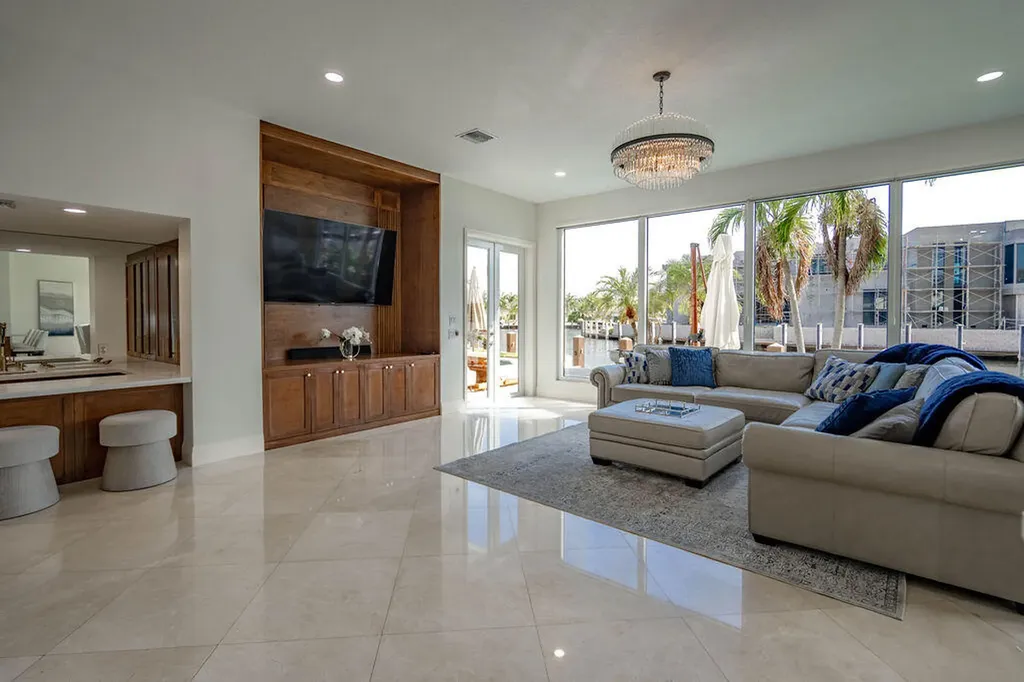 2530 NE 31st Court Lighthouse Point FL 33064