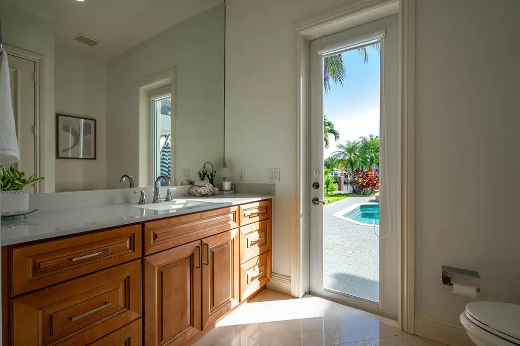 2530 NE 31st Court Lighthouse Point FL 33064