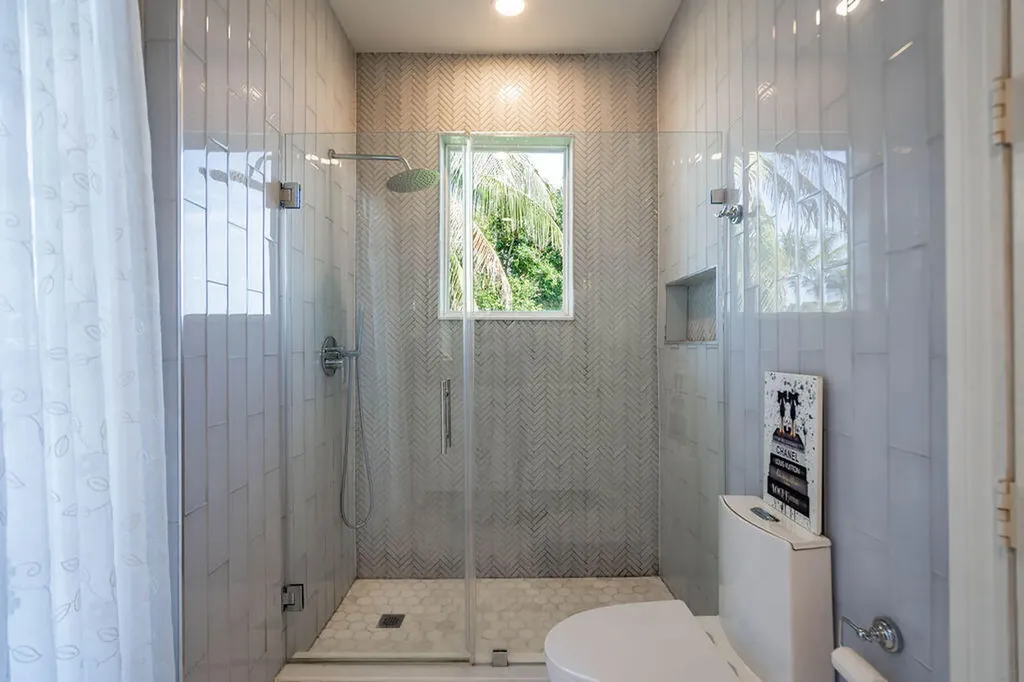 2530 NE 31st Court Lighthouse Point FL 33064