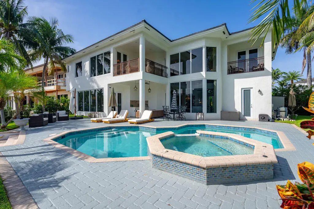 2530 NE 31st Court Lighthouse Point FL 33064