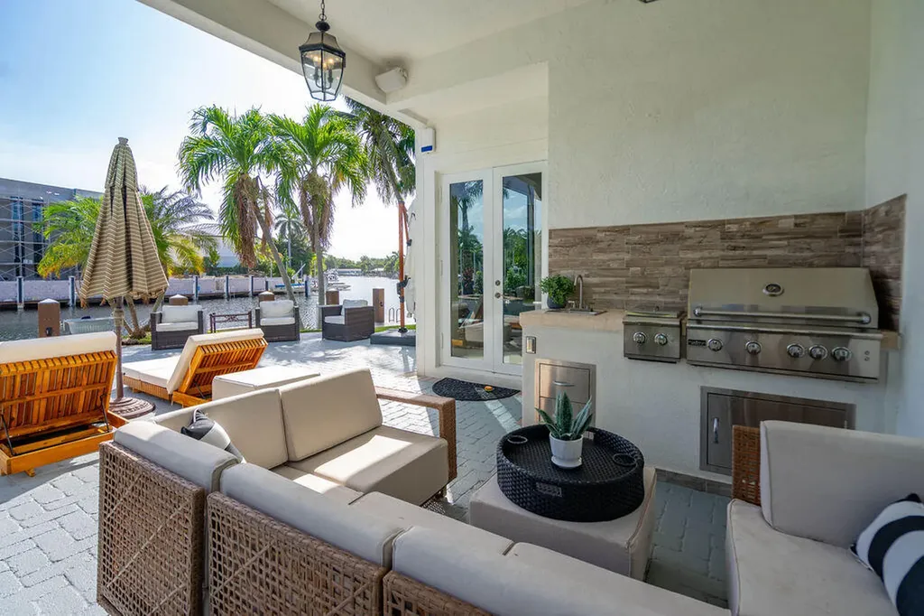 2530 NE 31st Court Lighthouse Point FL 33064