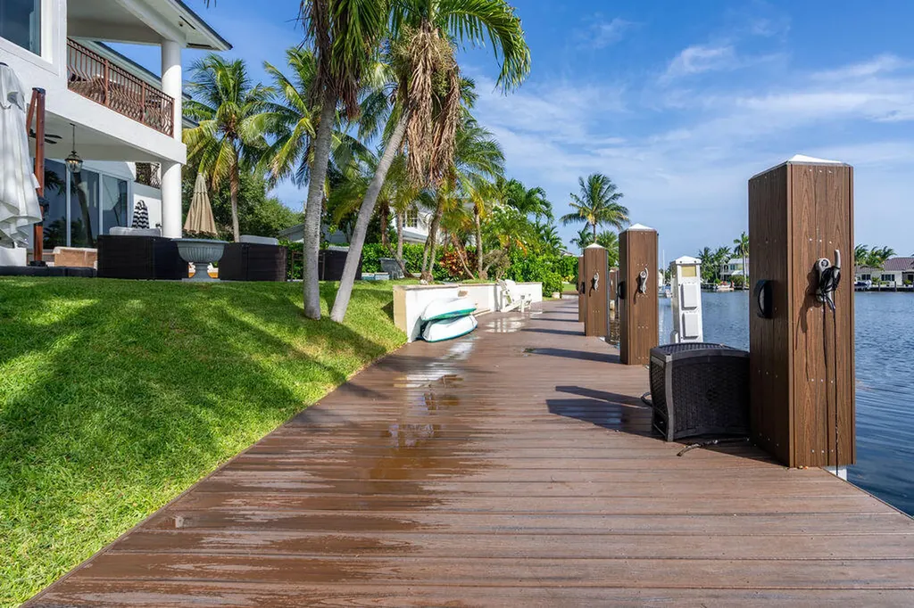 2530 NE 31st Court Lighthouse Point FL 33064