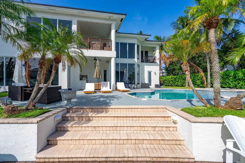 2530 NE 31st Court Lighthouse Point FL 33064
