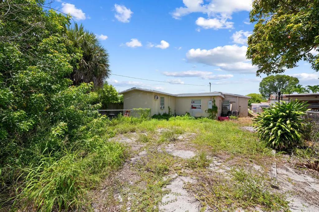 242 SW 3rd Street Deerfield Beach FL 33441