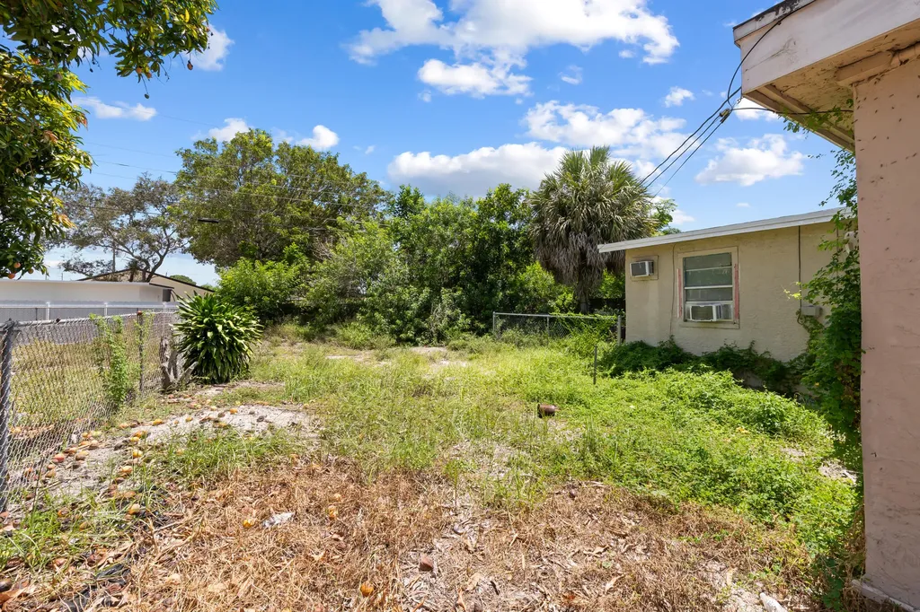 242 SW 3rd Street Deerfield Beach FL 33441