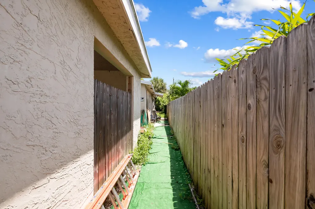 242 SW 3rd Street Deerfield Beach FL 33441