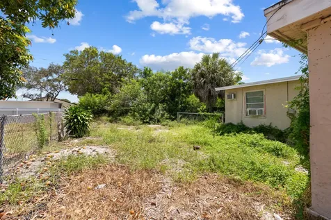 242 SW 3rd Street Deerfield Beach FL 33441