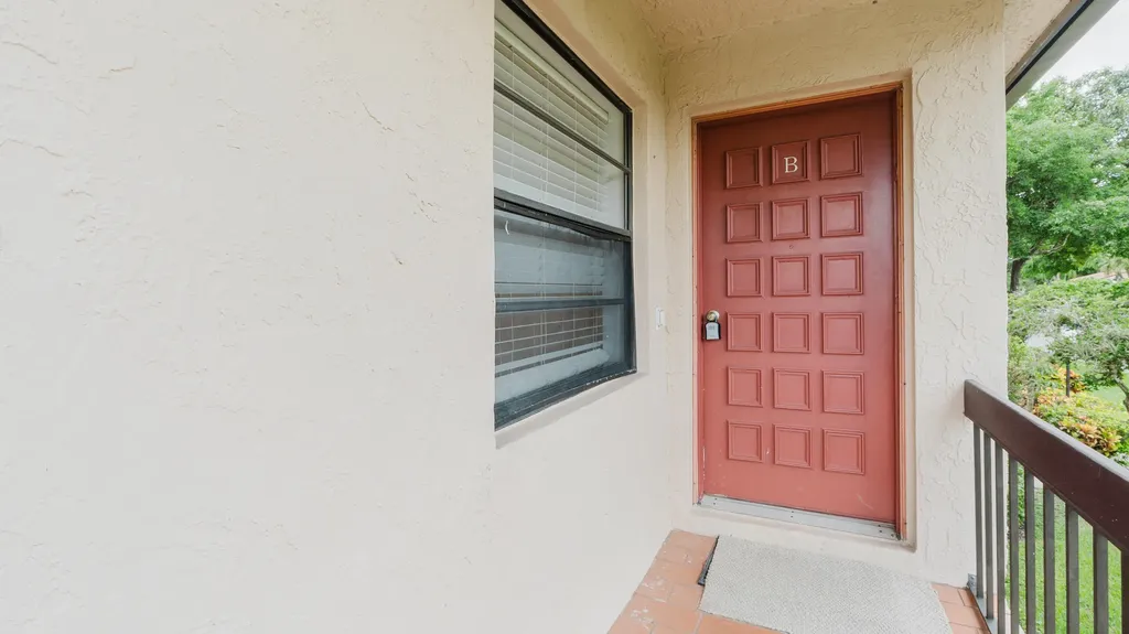 9277 Vista Del Lago Boca Raton FL 33428