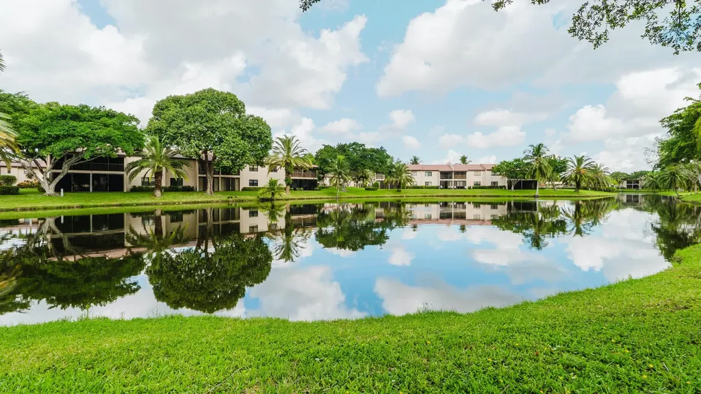 9277 Vista Del Lago Boca Raton FL 33428