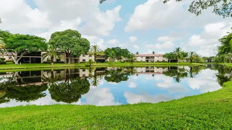 9277 Vista Del Lago Boca Raton FL 33428