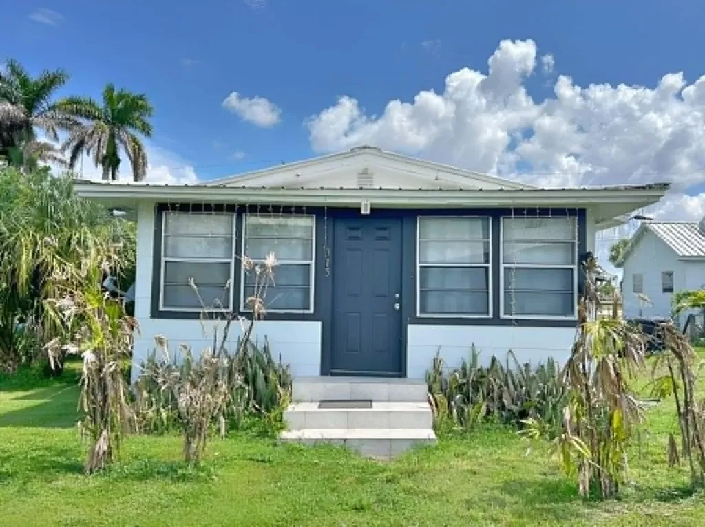 315 Avenue J Moore Haven FL 33471