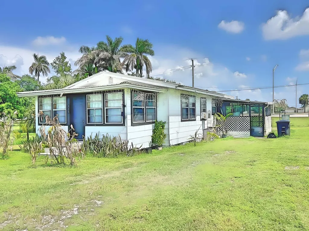 315 Avenue J Moore Haven FL 33471