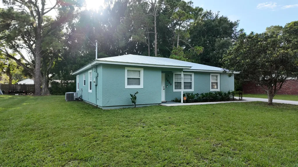 1605 N 42nd Street Fort Pierce FL 34947