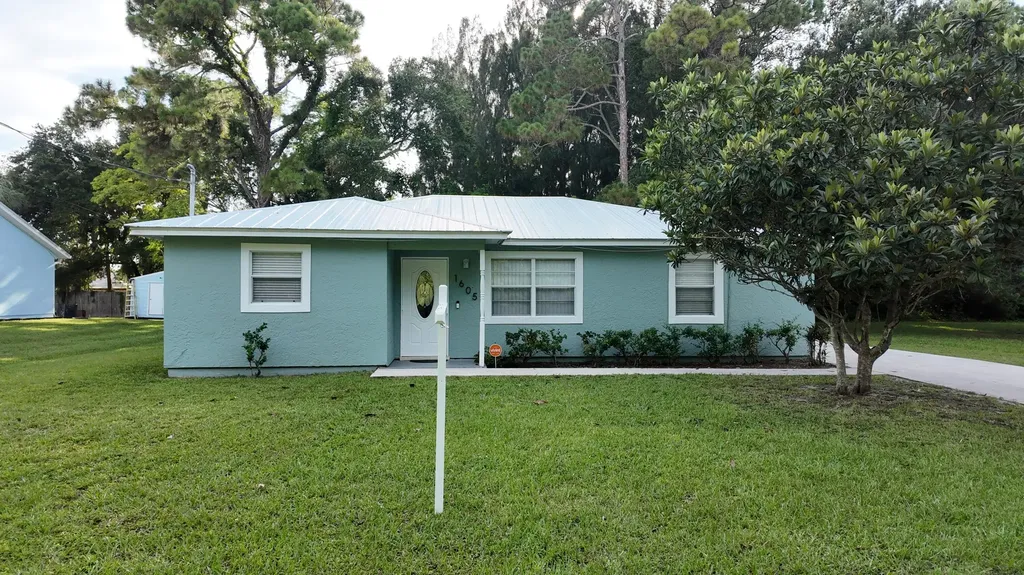 1605 N 42nd Street Fort Pierce FL 34947
