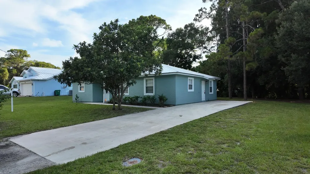 1605 N 42nd Street Fort Pierce FL 34947