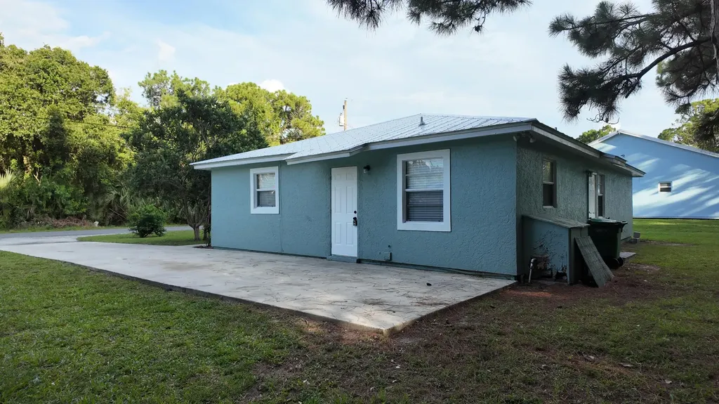 1605 N 42nd Street Fort Pierce FL 34947