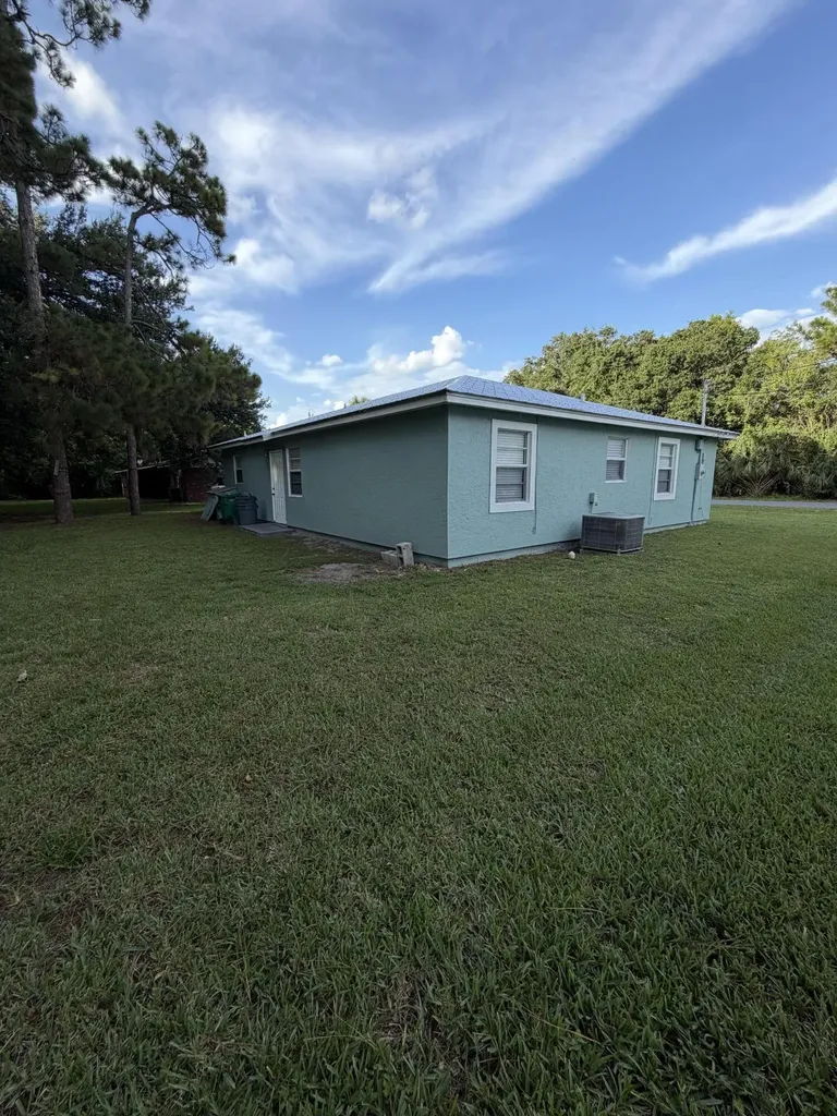 1605 N 42nd Street Fort Pierce FL 34947