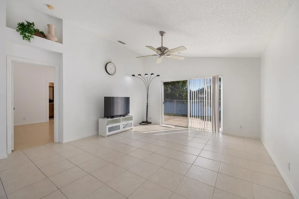 3800 Woodfield Drive Coconut Creek FL 33073