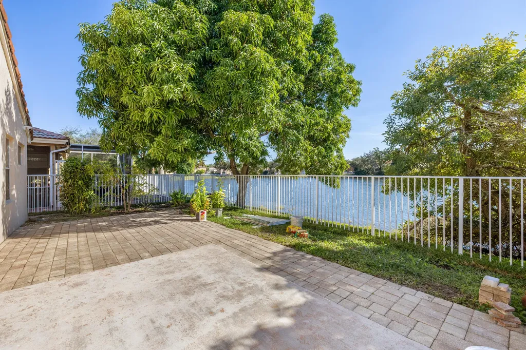 3800 Woodfield Drive Coconut Creek FL 33073