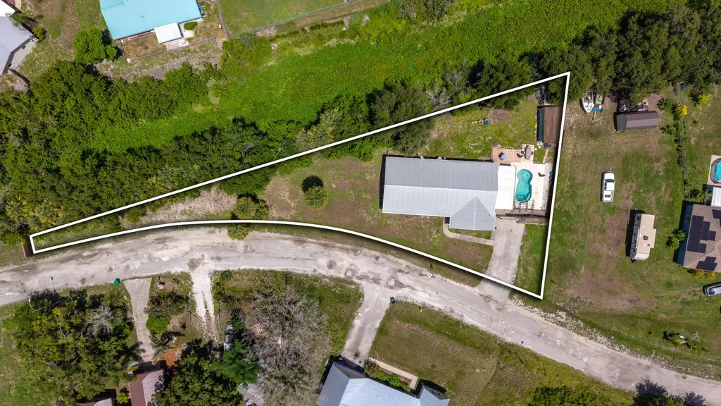 6911 SE 88th Boulevard Okeechobee FL 34974