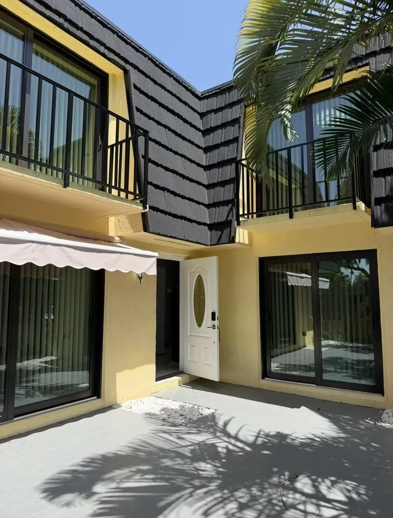 232 Woodland Road Palm Springs FL 33461