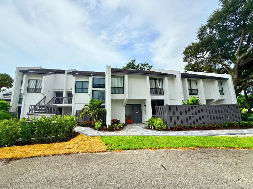 1204 Bridgewood Place Boca Raton FL 33434