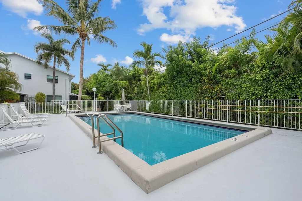 2116 NE 44th Street Lighthouse Point FL 33064