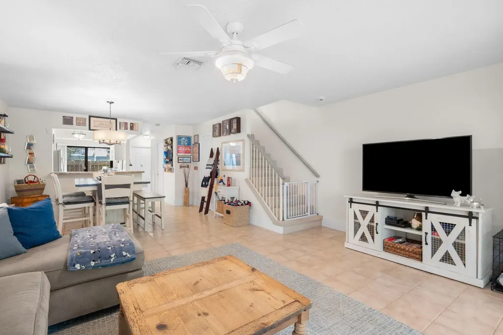 2116 NE 44th Street Lighthouse Point FL 33064