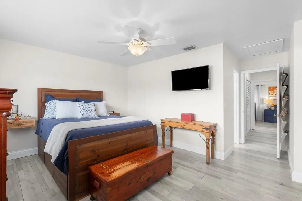 2116 NE 44th Street Lighthouse Point FL 33064