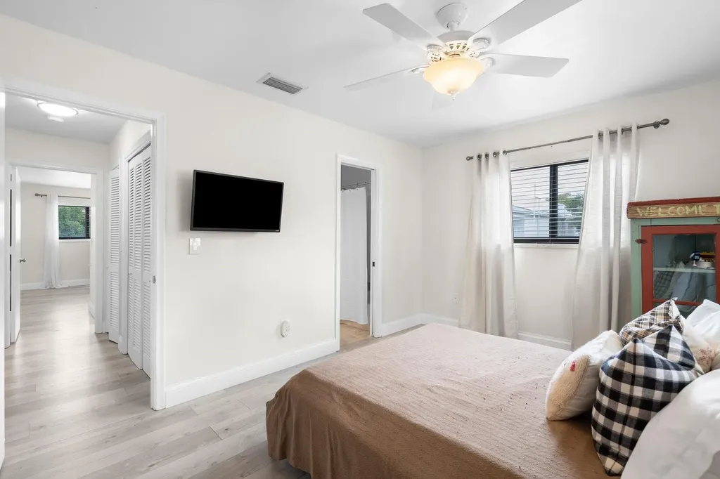 2116 NE 44th Street Lighthouse Point FL 33064