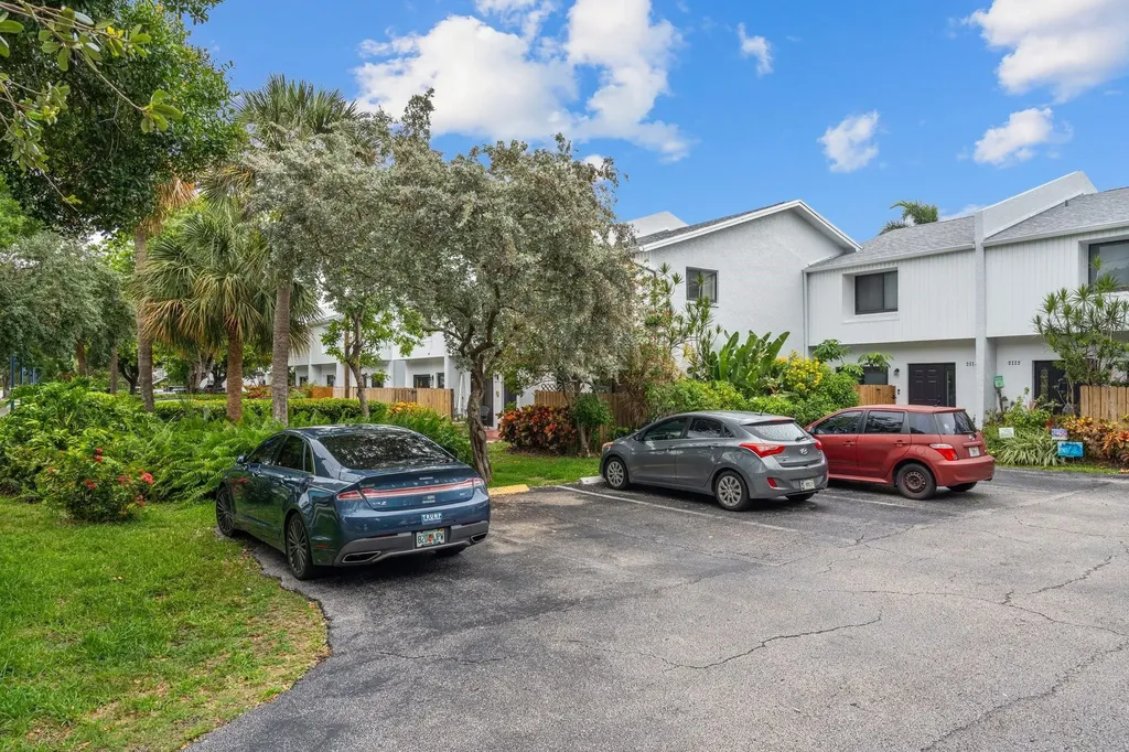 2116 NE 44th Street Lighthouse Point FL 33064