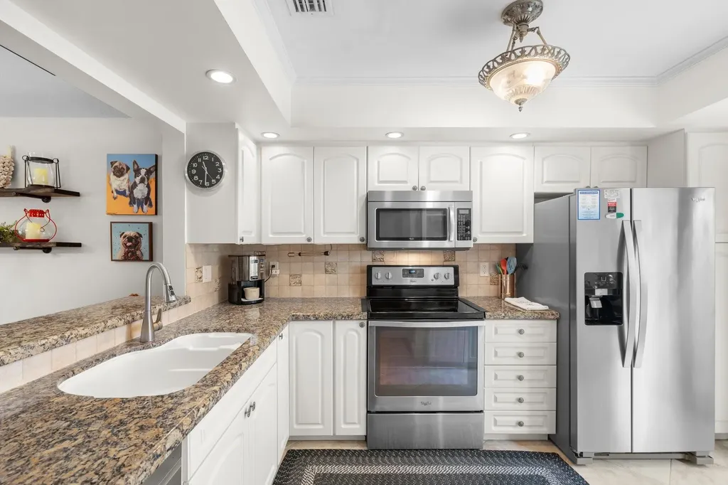 2116 NE 44th Street Lighthouse Point FL 33064