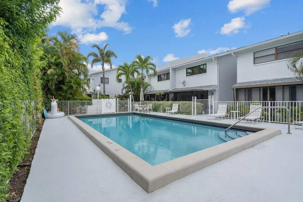 2116 NE 44th Street Lighthouse Point FL 33064