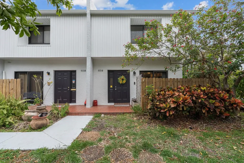 2116 NE 44th Street Lighthouse Point FL 33064