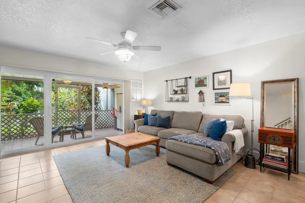 2116 NE 44th Street Lighthouse Point FL 33064