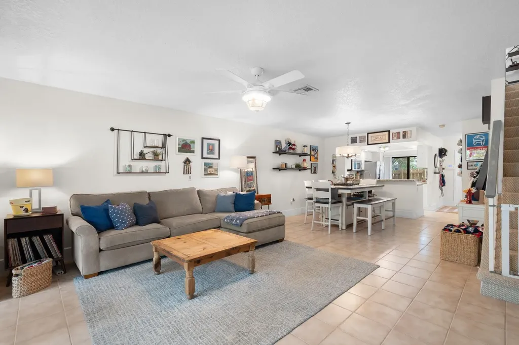 2116 NE 44th Street Lighthouse Point FL 33064