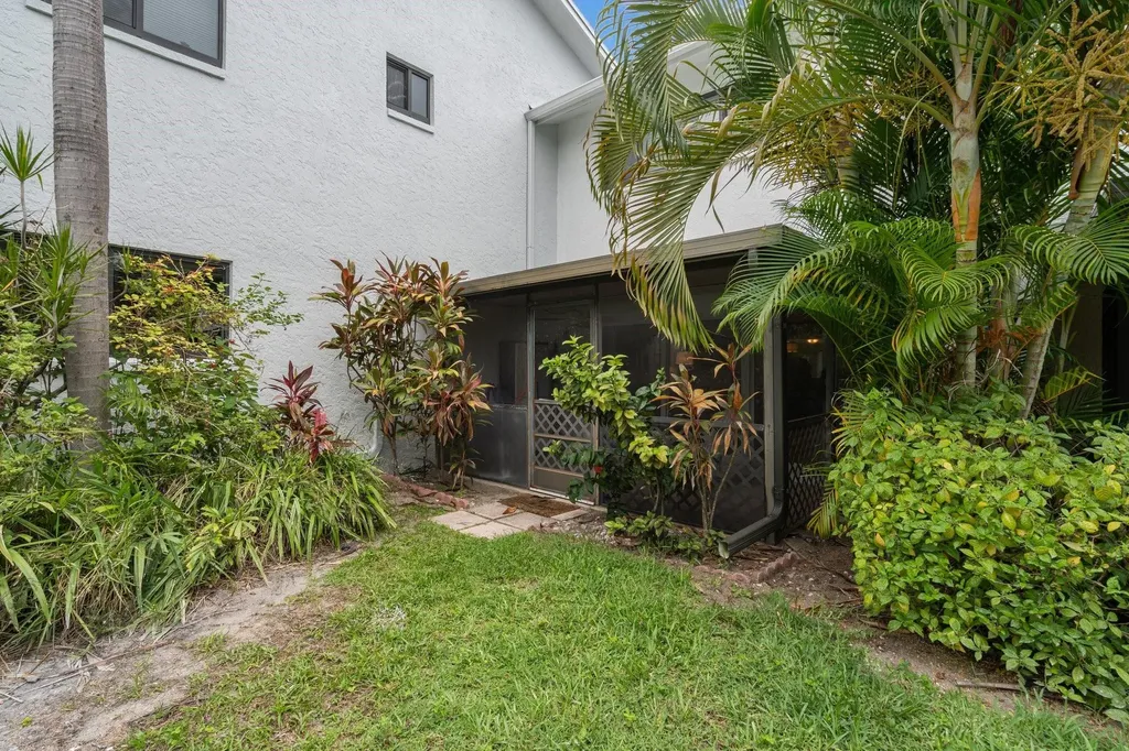 2116 NE 44th Street Lighthouse Point FL 33064